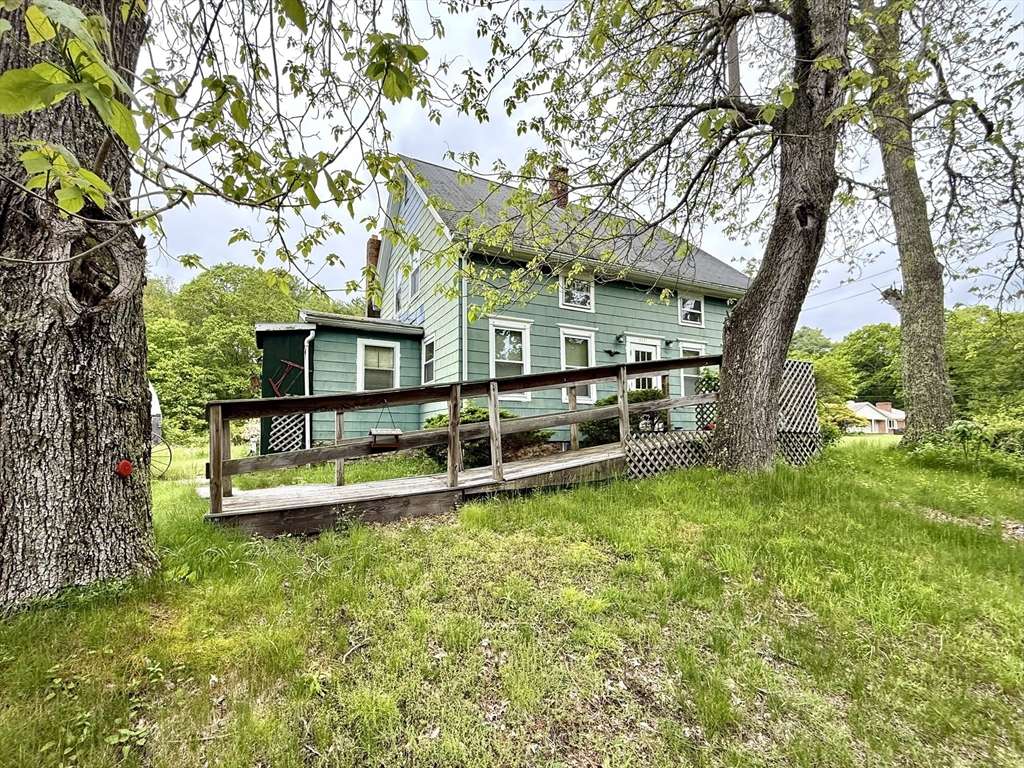 Dartmouth, MA 02747,527 Collins Corner Rd