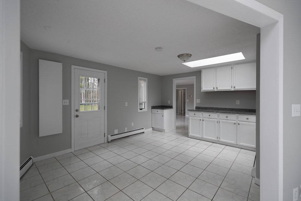 Westford, MA 01886,4 Sterling Ln #A