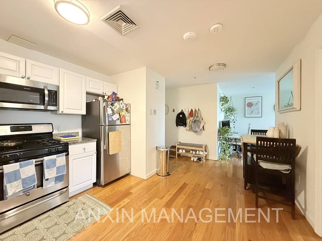 Cambridge, MA 02141,660 Cambridge St #403