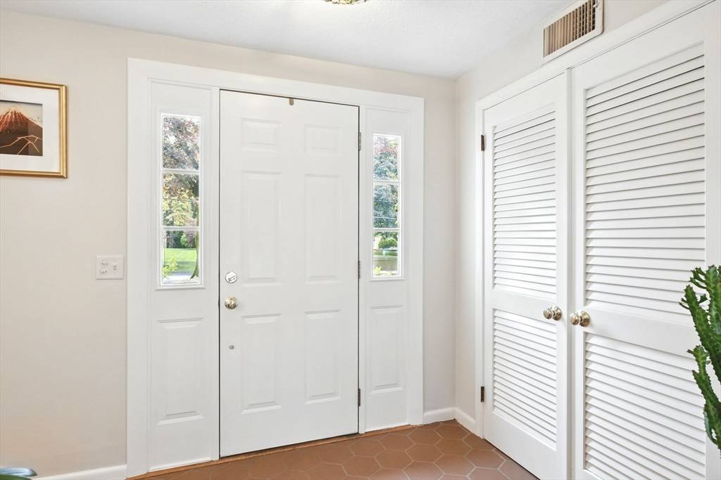 Longmeadow, MA 01106,88 Redfern Dr