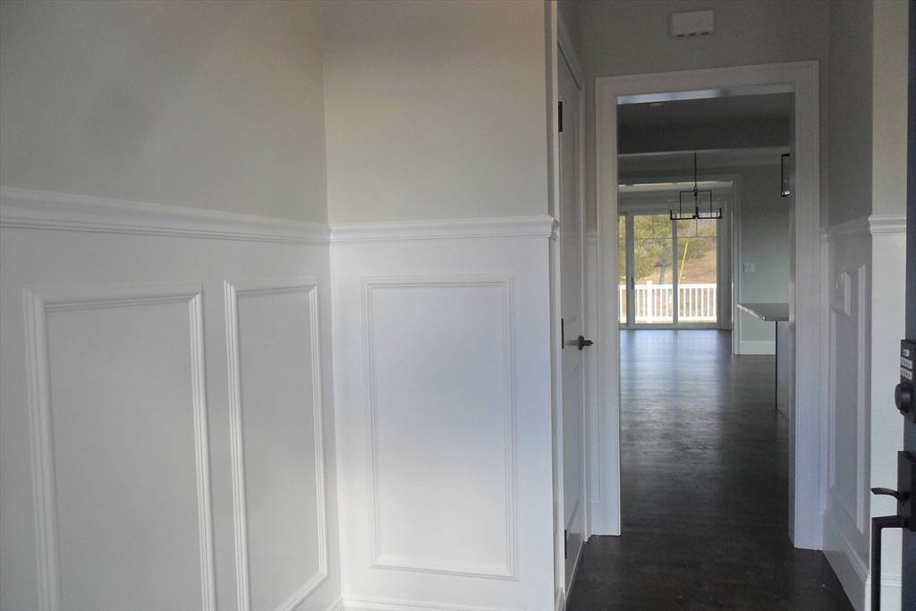 Hopkinton, MA 01748,89 East Main Street #89