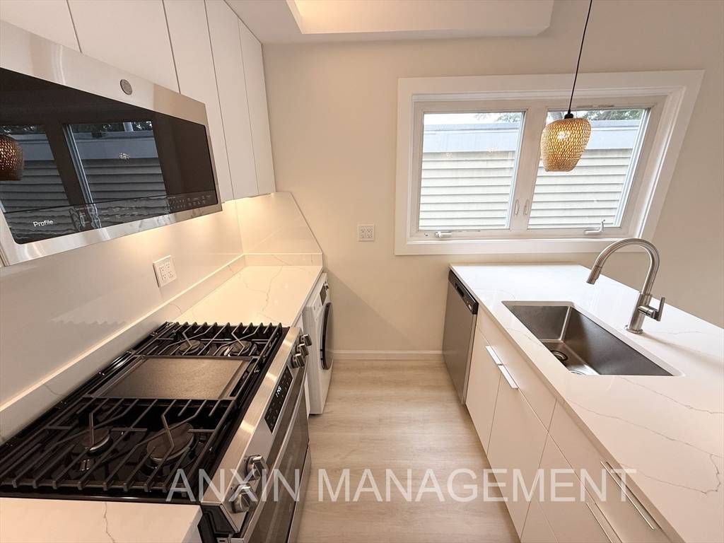 Cambridge, MA 02141,144H Spring St #2