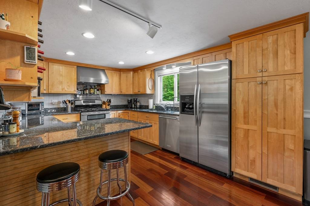 Mashpee, MA 02649,10 Neshobe Road