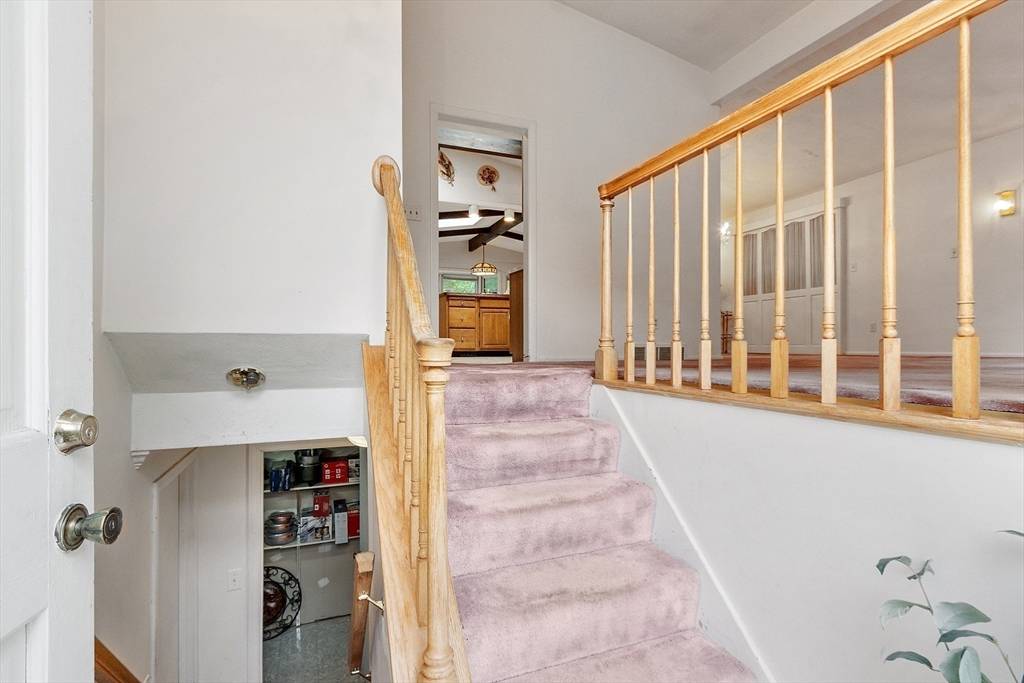 Framingham, MA 01701,12 Debra Ln