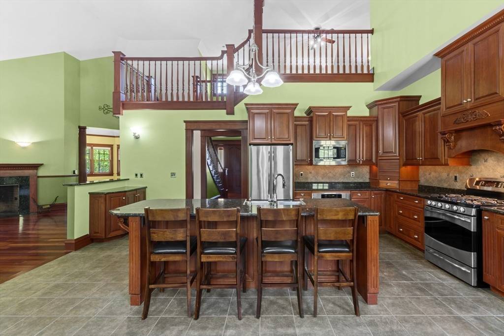 Dartmouth, MA 02747,545 Hixville Road