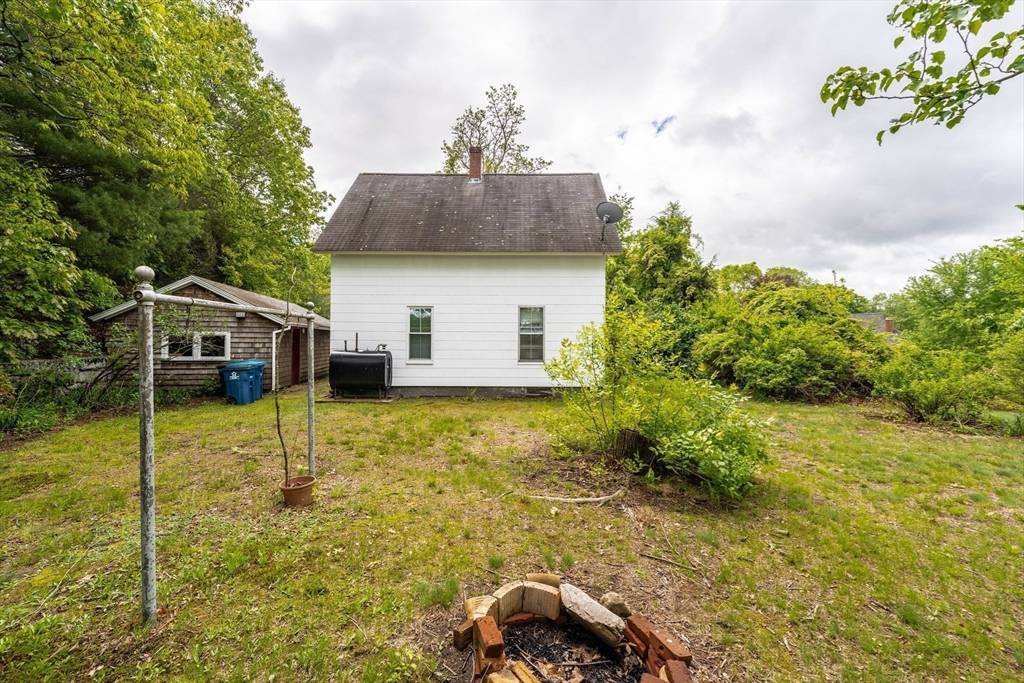 Monson, MA 01057,6 Oak St