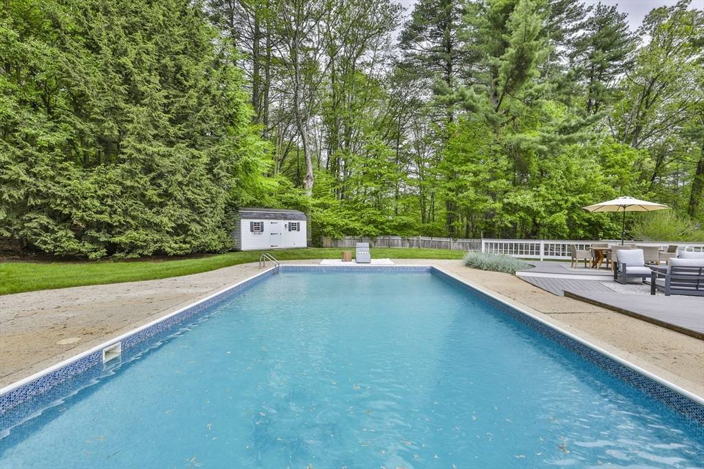 Bedford, NH 03110,9 Edinburgh Drive