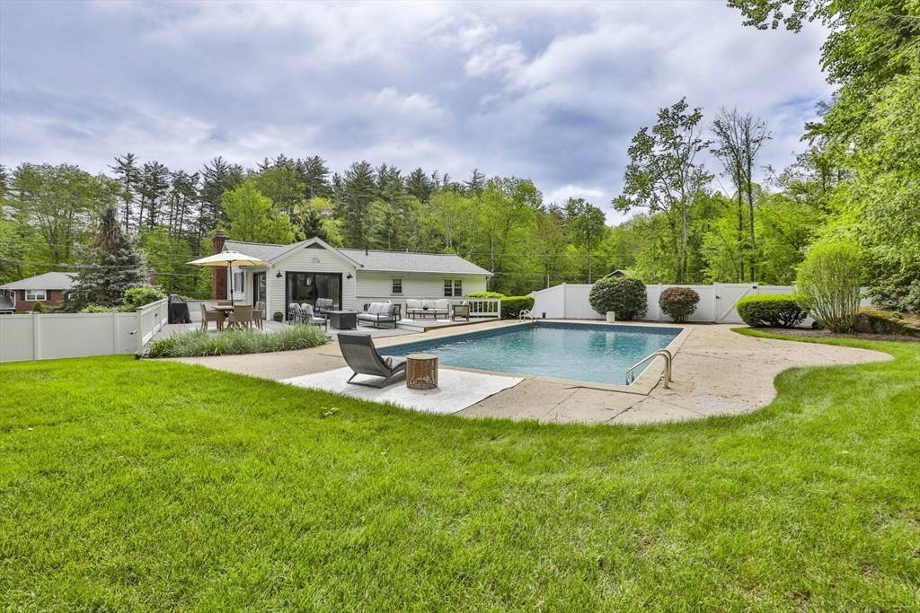 Bedford, NH 03110,9 Edinburgh Drive