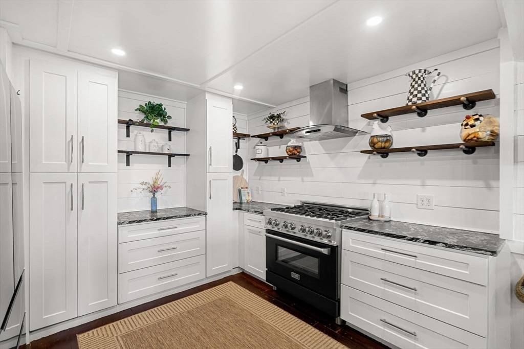 Rockport, MA 01966,165 Granite St