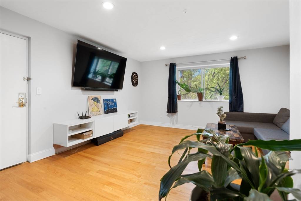 Quincy, MA 02169,211 West St. #12B