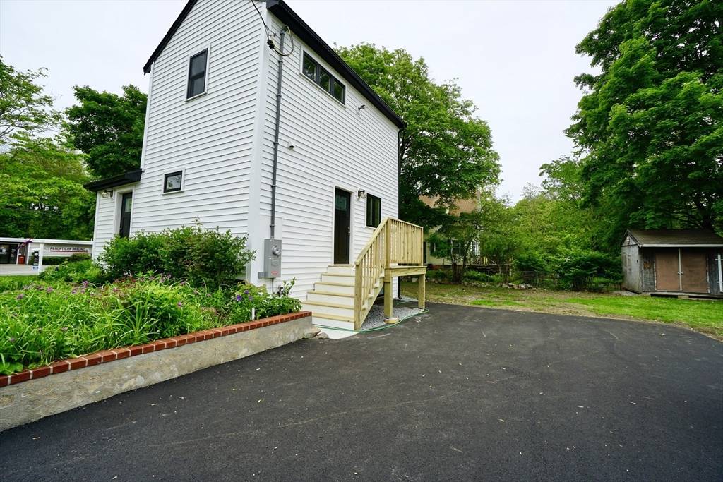 Rockland, MA 02370,10 Bigelow St.