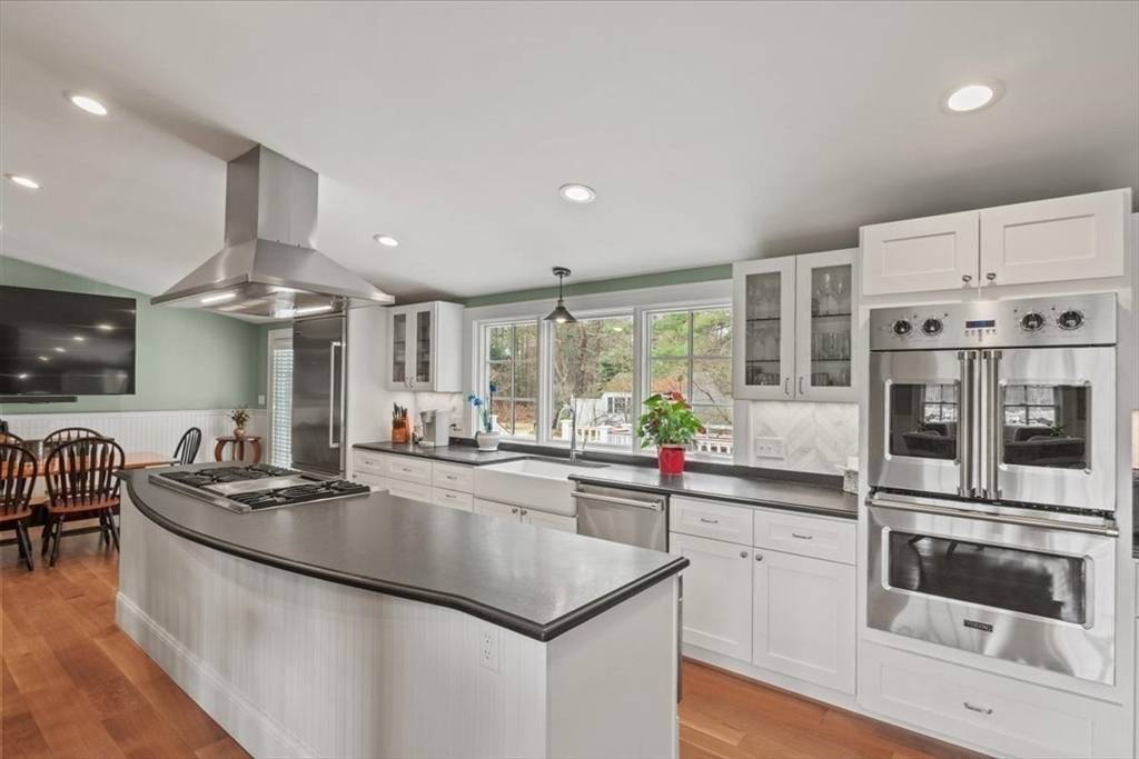 Holliston, MA 01746,279 Norfolk St