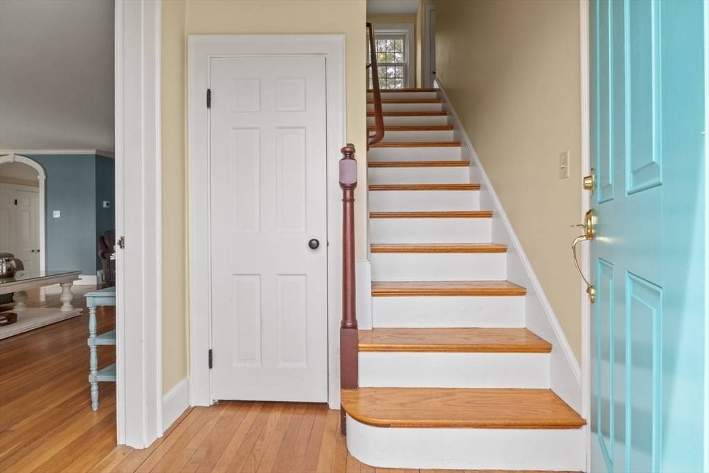 Holliston, MA 01746,279 Norfolk St