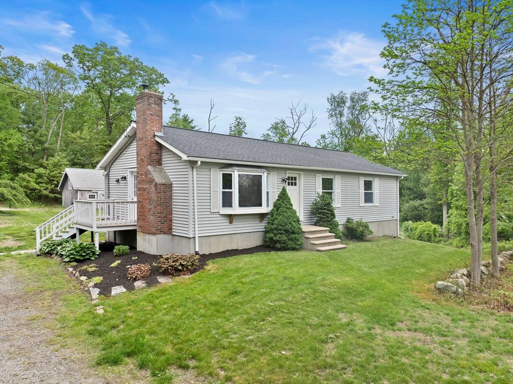 Douglas, MA 01516,31 Chestnut St