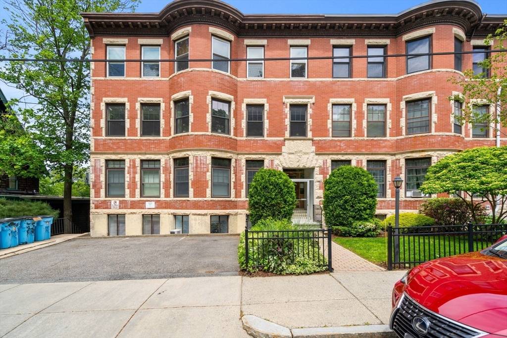 Brookline, MA 02445,149 Winthrop Rd. #5