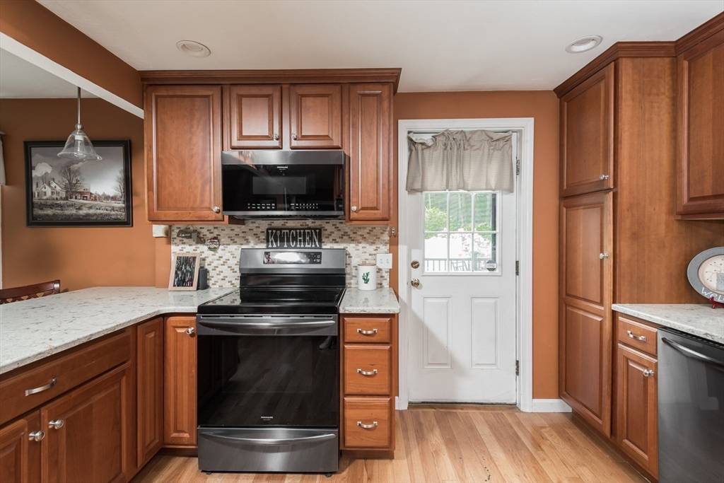 Whitman, MA 02382,33 Cranberry Rd