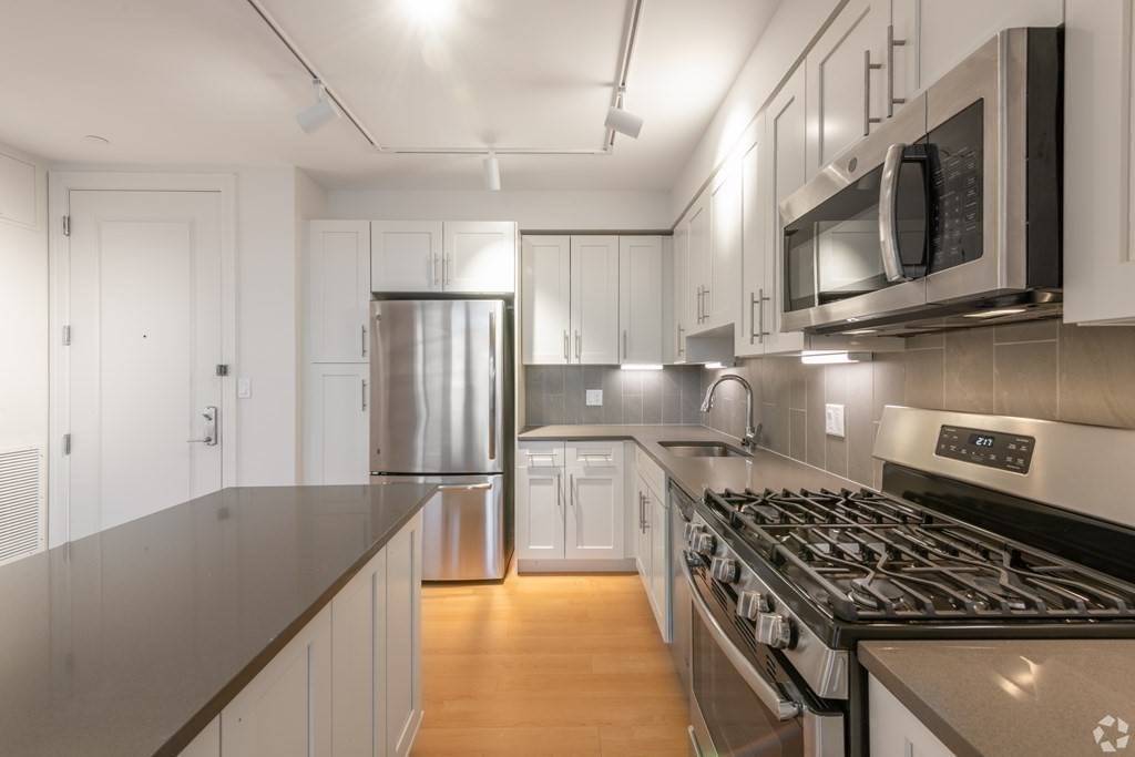 Cambridge, MA 02138,77 New #225