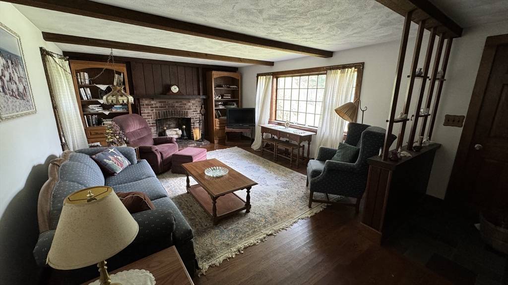 Needham, MA 02492,14 Maple Place