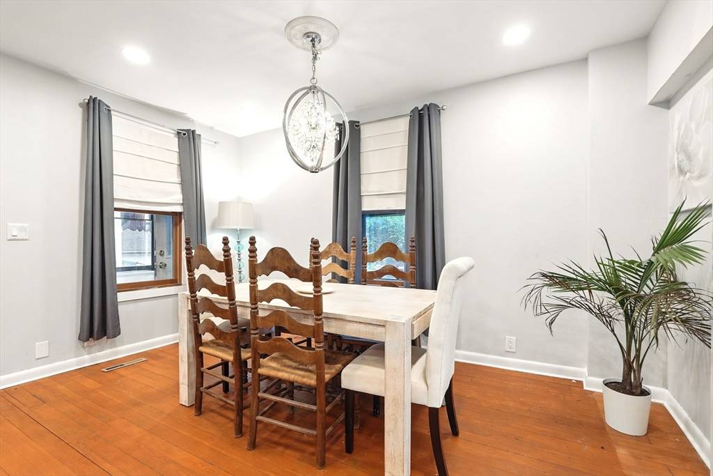 South Hadley, MA 01075,11 Fairlawn Street