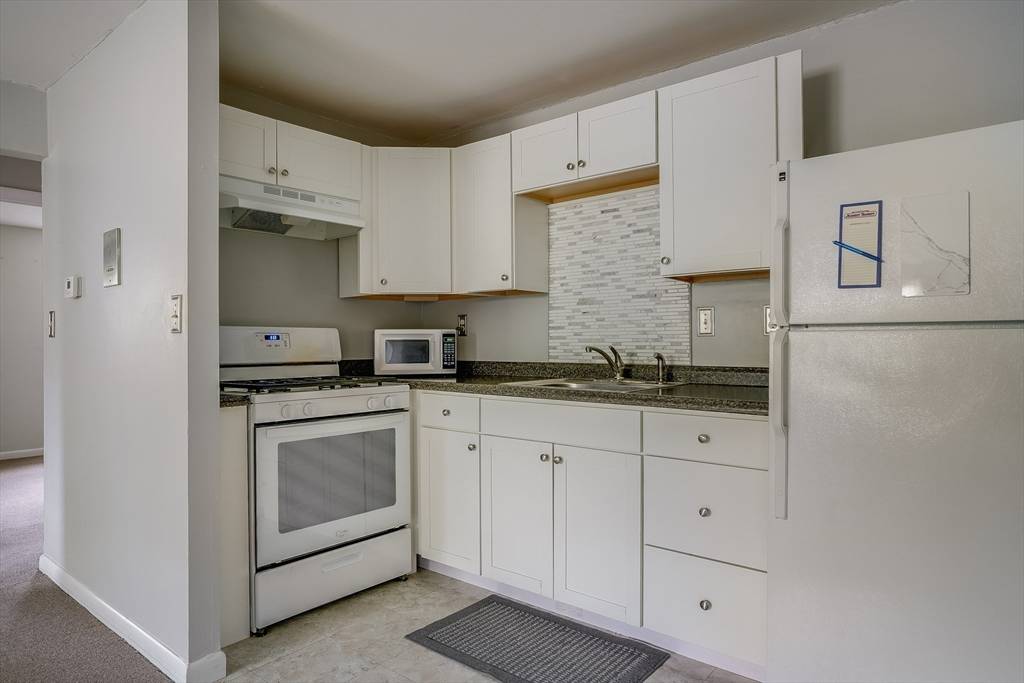 Chelmsford, MA 01863,11 Cross St #3