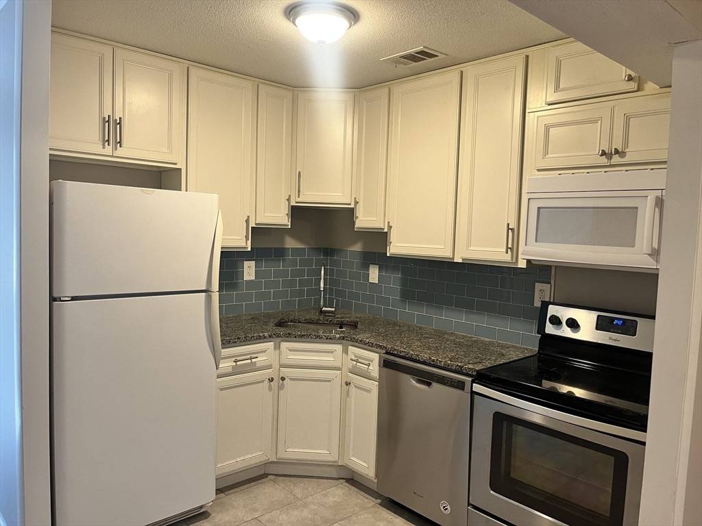 Westfield, MA 01085,555 Russell Road #c12
