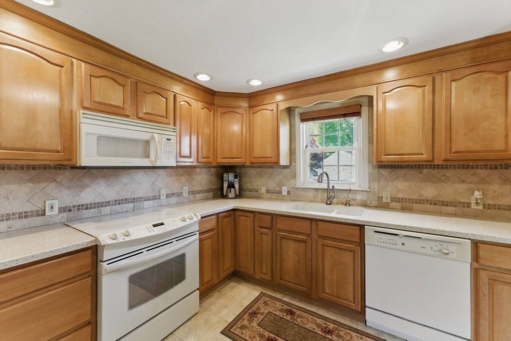 Springfield, MA 01119,31 Fallston St