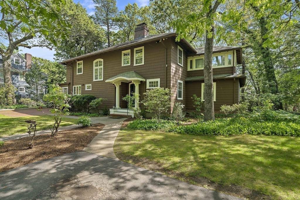Newton, MA 02468,19 Ridge Rd
