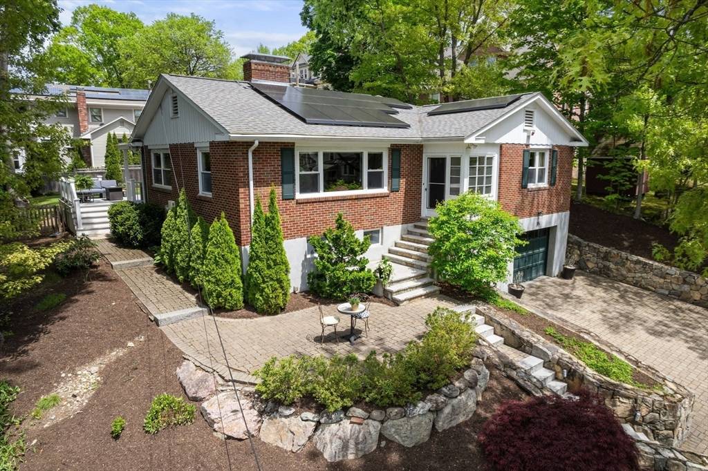 Newton, MA 02459,35 Everett St