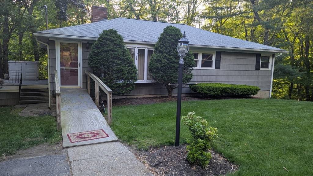 Millbury, MA 01527,17 Laurel Dr