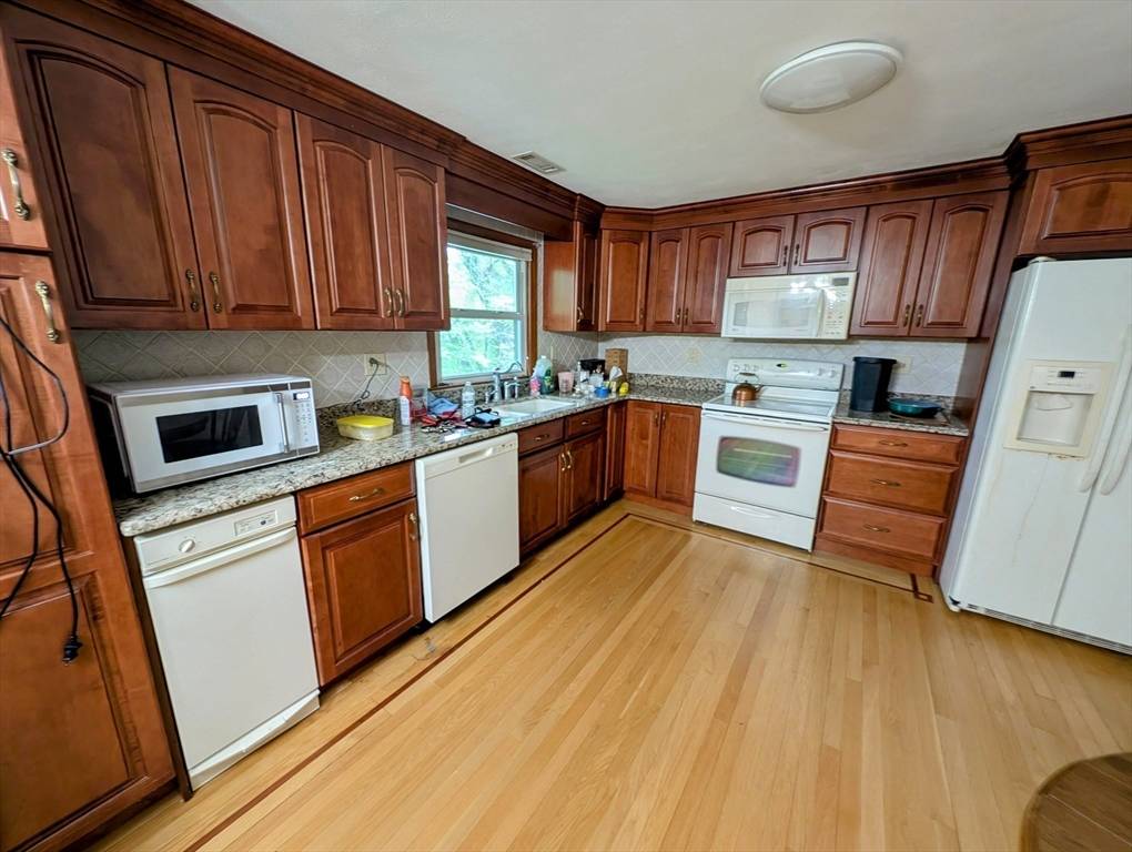 Millbury, MA 01527,17 Laurel Dr