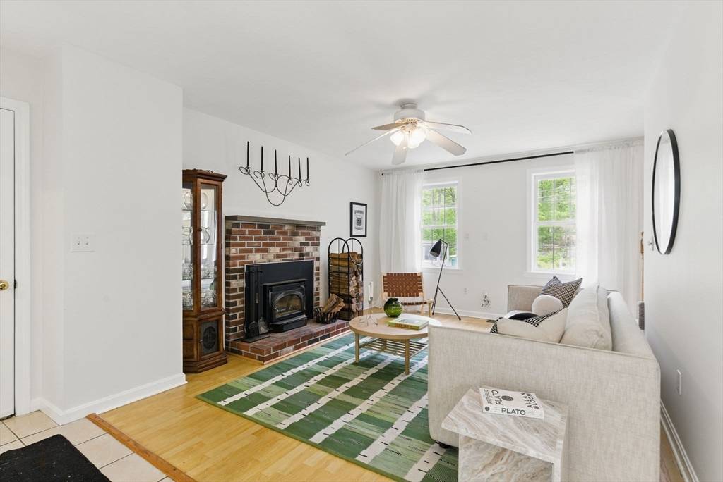 507 Towne St North Attleboro, MA 02760