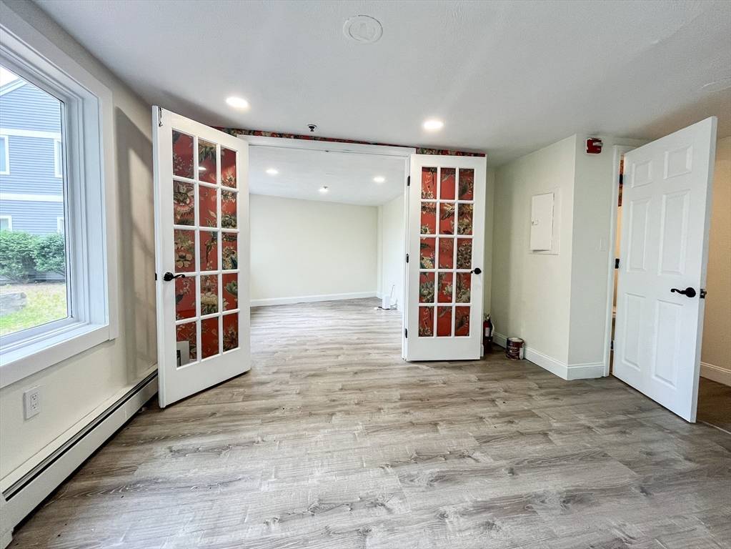 Hingham, MA 02043,18 North Street