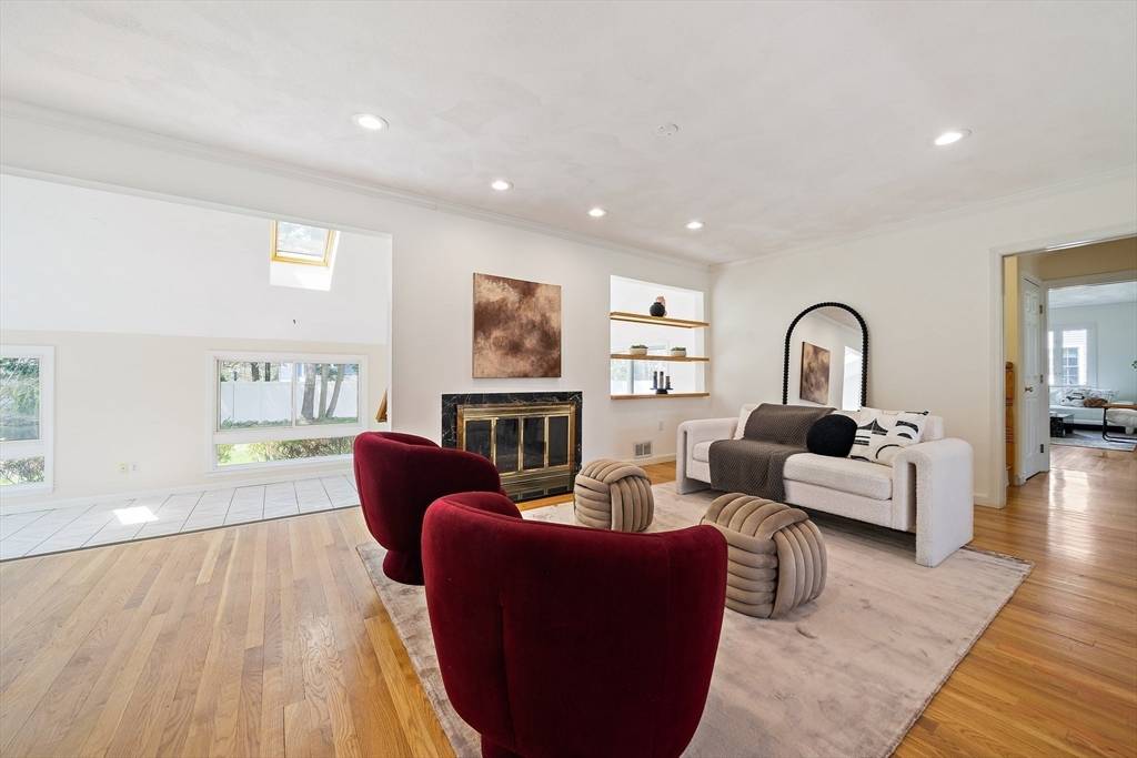 Wellesley, MA 02481,28 Mansfield Rd