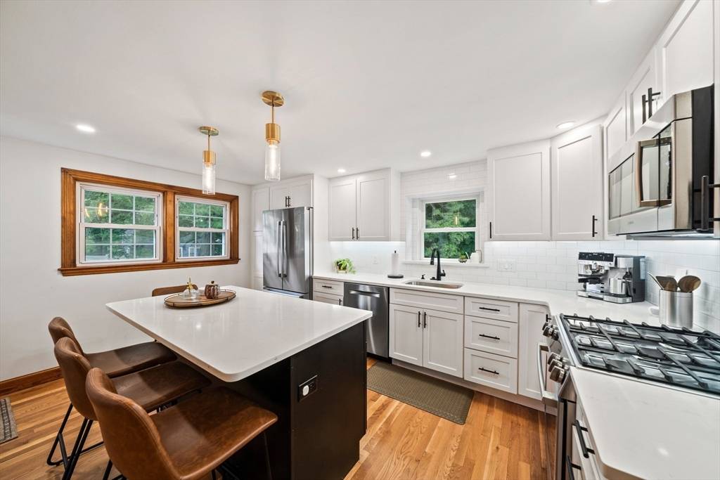 Norwood, MA 02062,8 Geraldine Dr