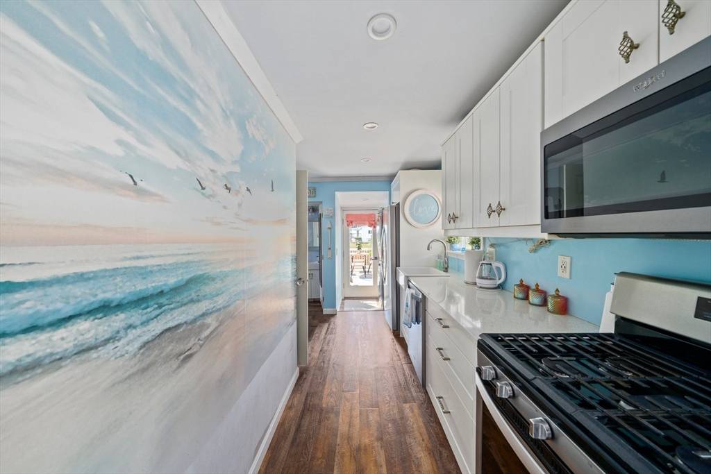 Hull, MA 02045,12 Moreland Ave