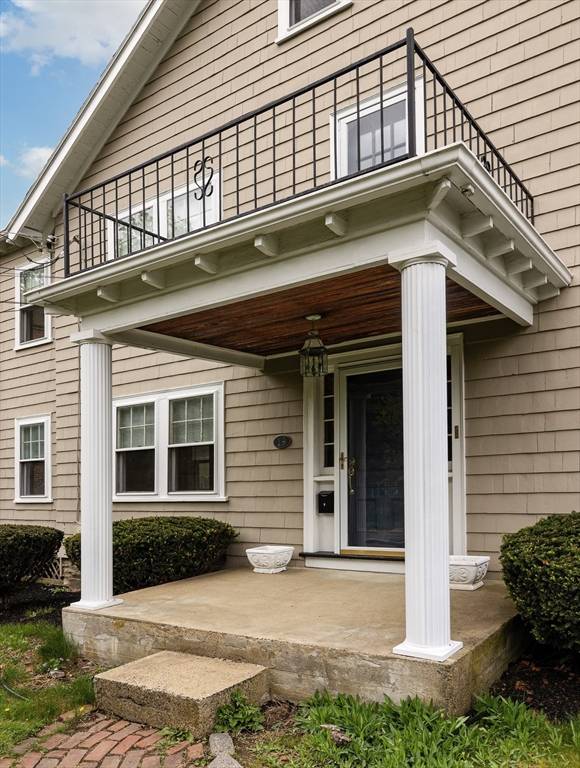 Newton, MA 02466,17-19 Maple St