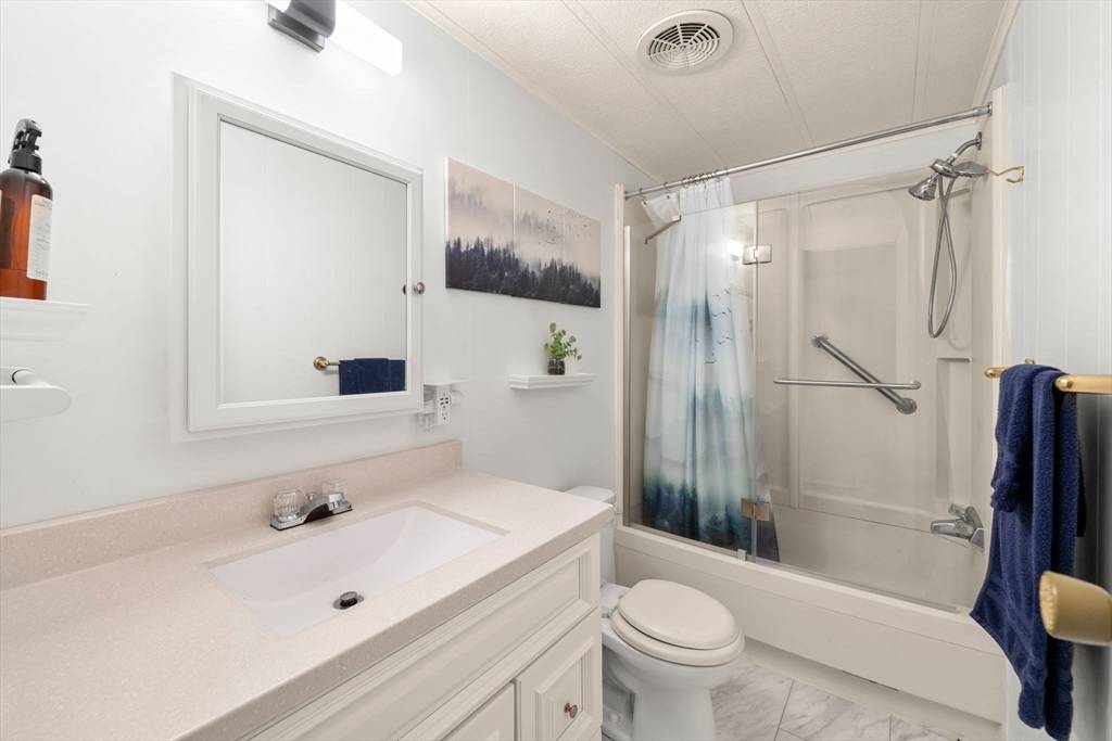 Acushnet, MA 02743,45 Clems Way