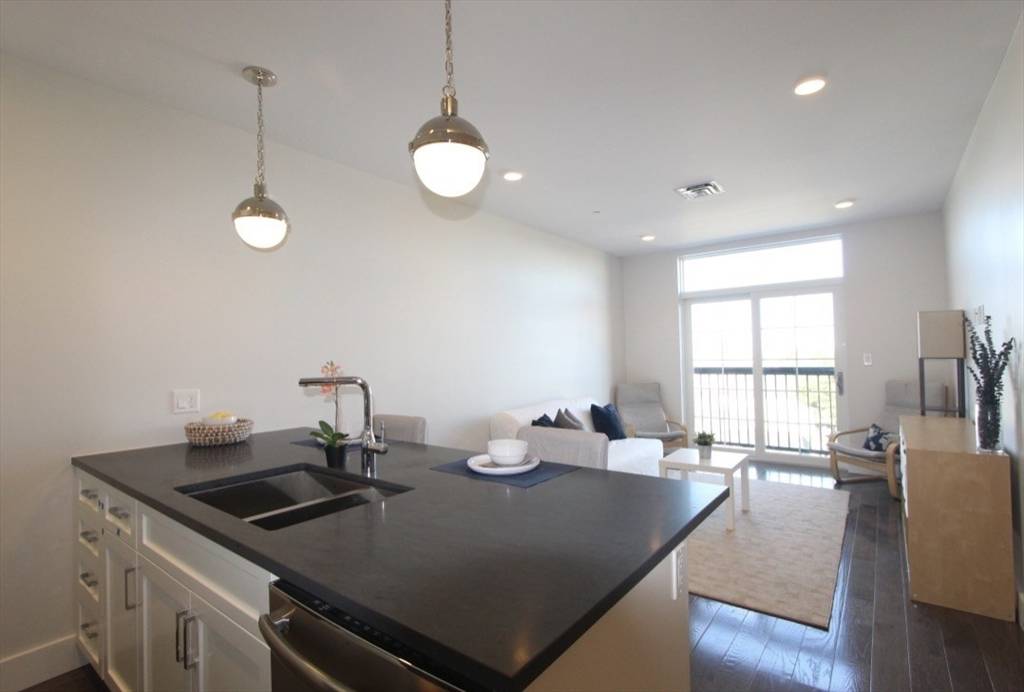 Somerville, MA 02143,434 Mcgrath Highway #208