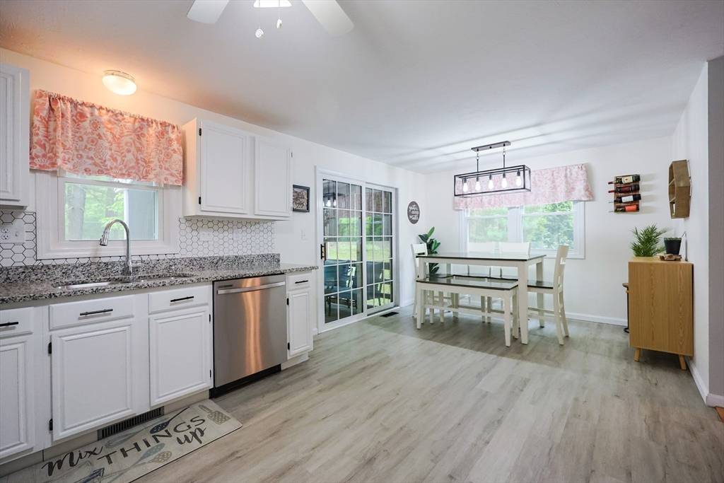 Medway, MA 02053,8 Heritage Dr #8