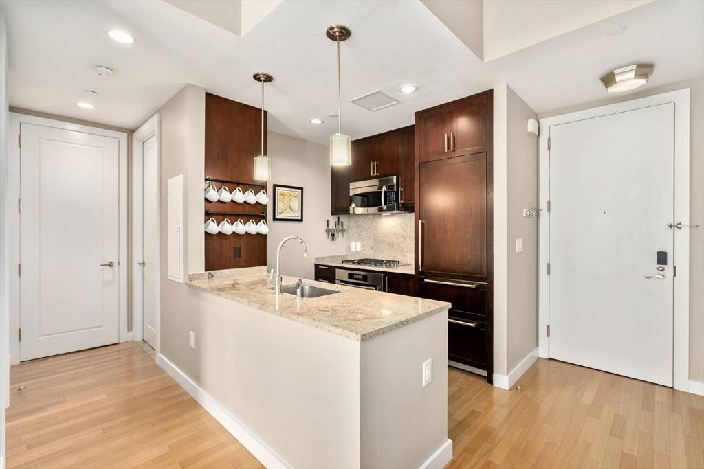 Boston, MA 02116,400 Stuart Street #15G