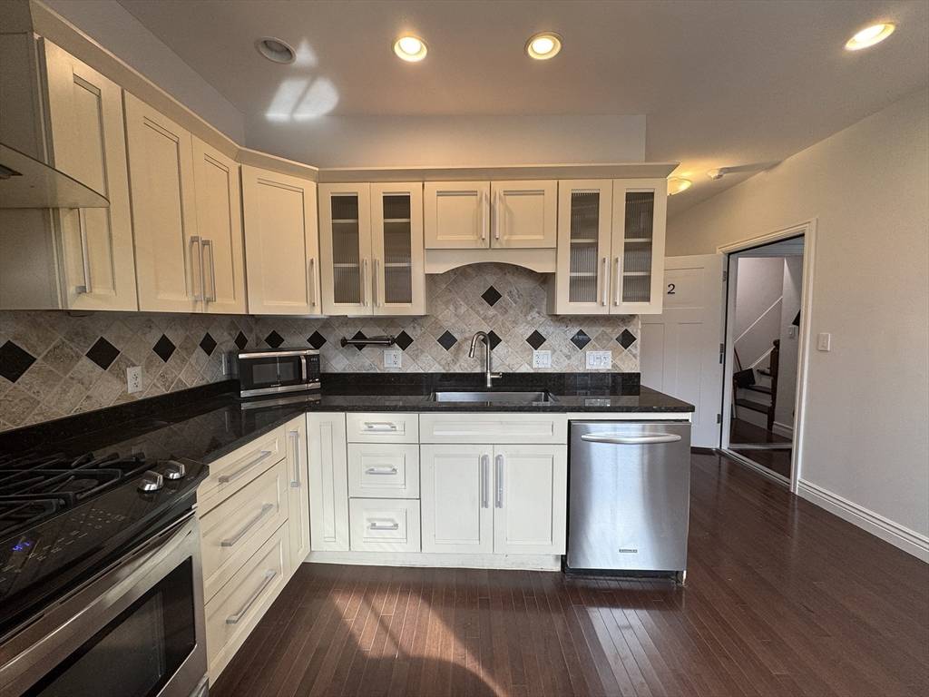 Boston, MA 02128,212 Chelsea Street #2