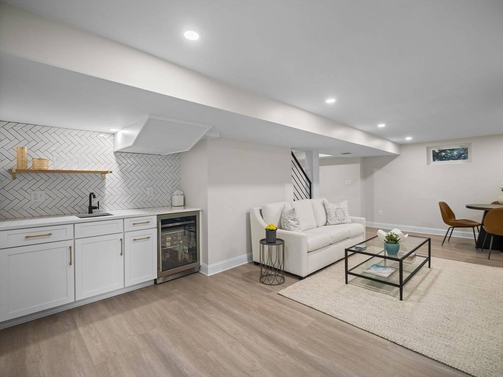 Andover, MA 01810,22 Windemere Dr