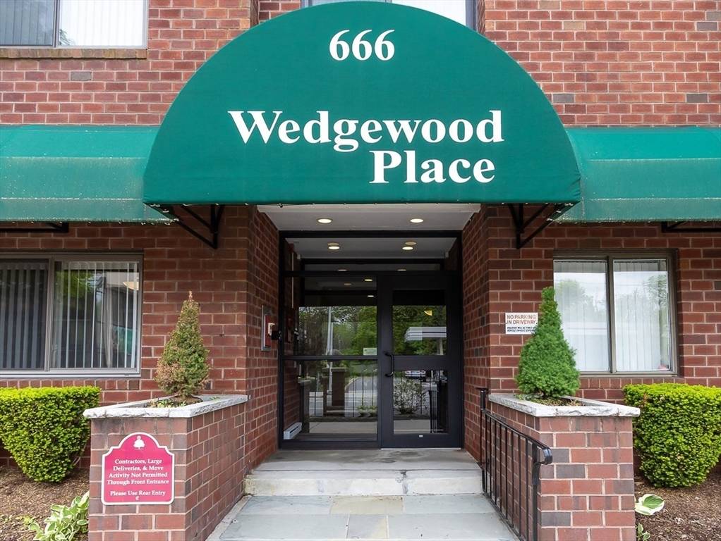 Winchester, MA 01890,666 Main St #206