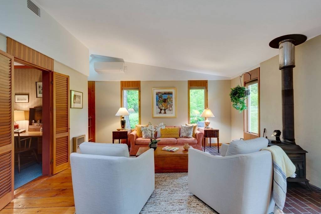 2 Tabor Hill Lincoln, MA 01773