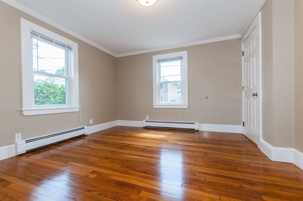 Waltham, MA 02453,35 Barnes St #1