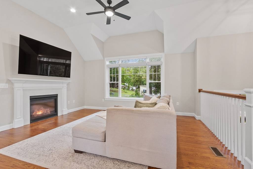 Methuen, MA 01844,25 Baremeadow St