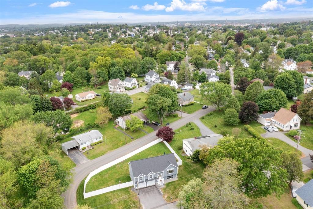 Methuen, MA 01844,25 Baremeadow St