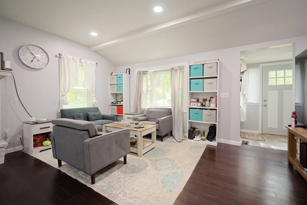 Holland, MA 01521,47 Leno Rd