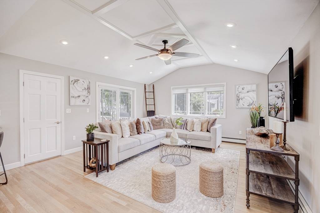 Needham, MA 02494,131 Woodbine Cir