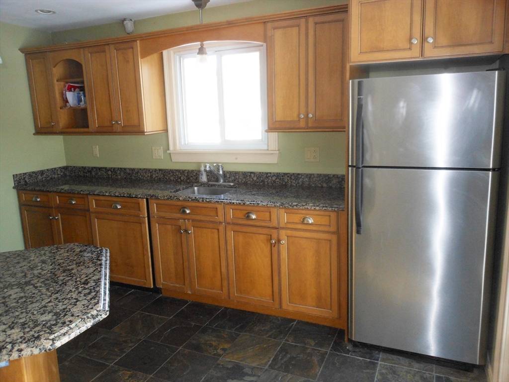 Wayland, MA 01778,8 Castle Rd